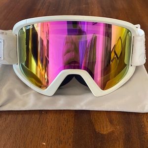 GIRO womens ski goggles